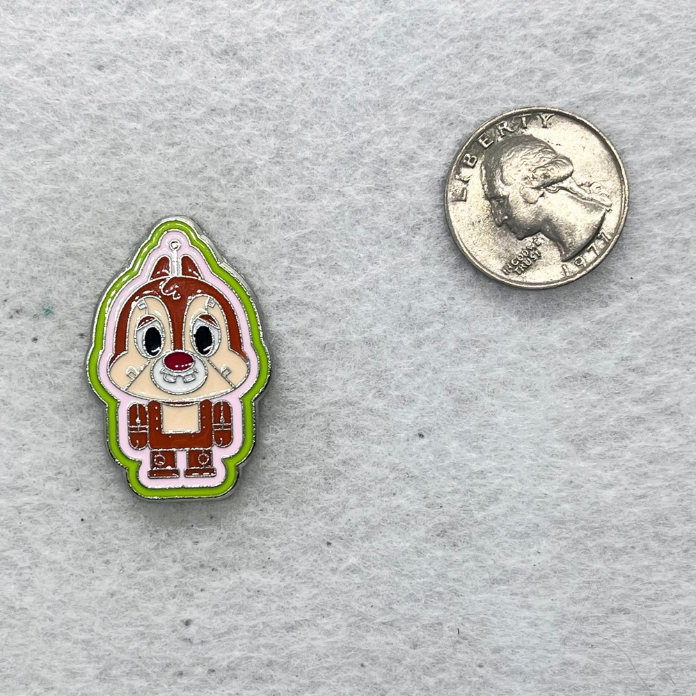 🔮 5/$25 Disney Toy Factory Chip N Dale - Dale Pin - Picture 2 of 3
